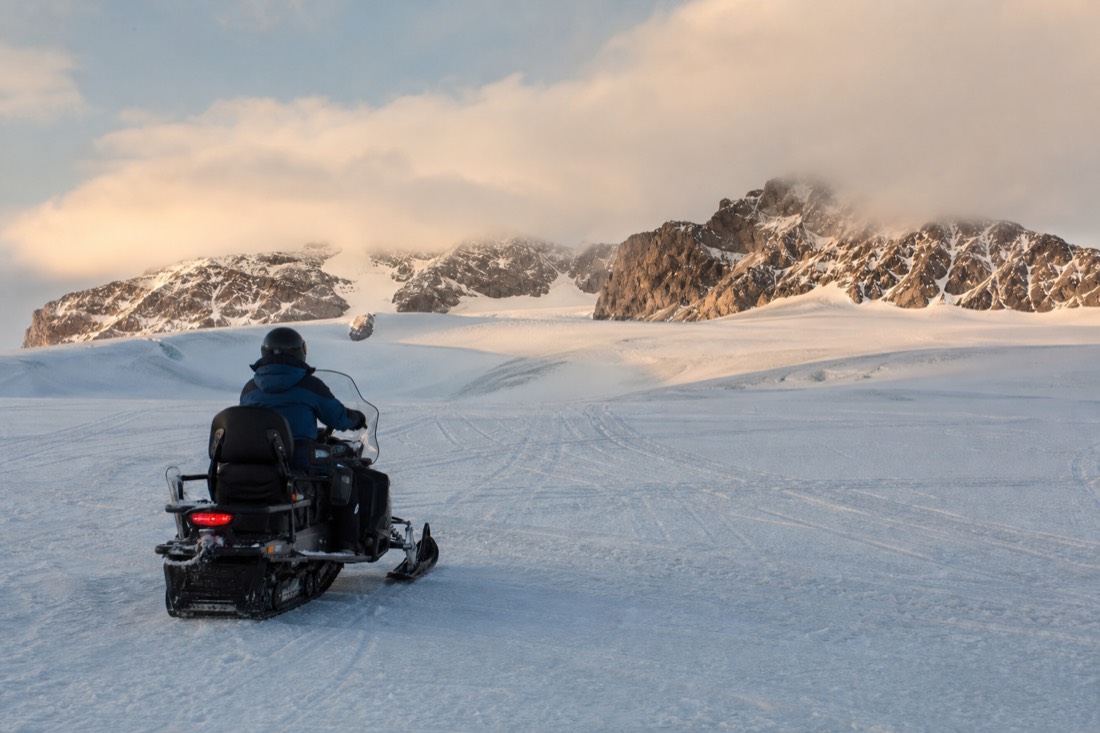 A snowmobile on Langjökull glacier during a Golden Circle and snowmobiling combination day trip